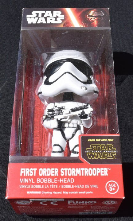 geekfuel-april-first-order-stormtrooper-bobble-head-01