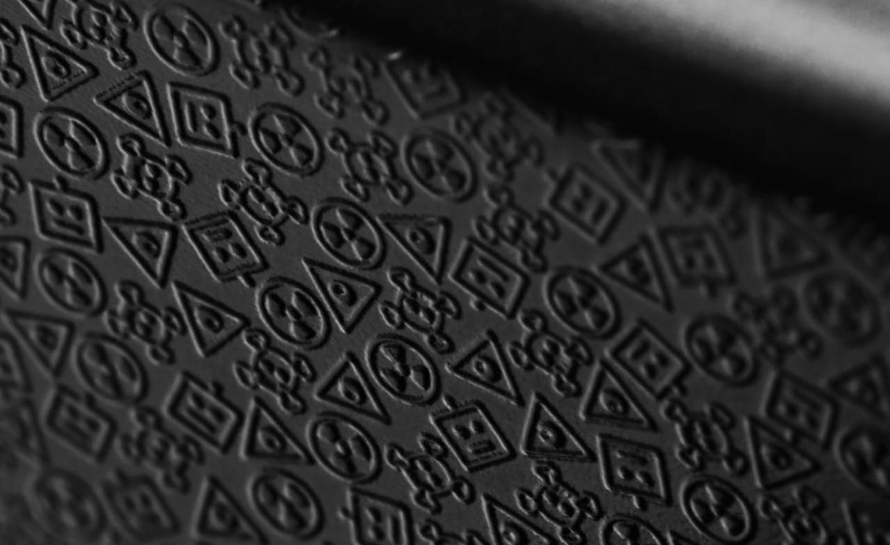 Dbrand PS5 Dark Plates-03