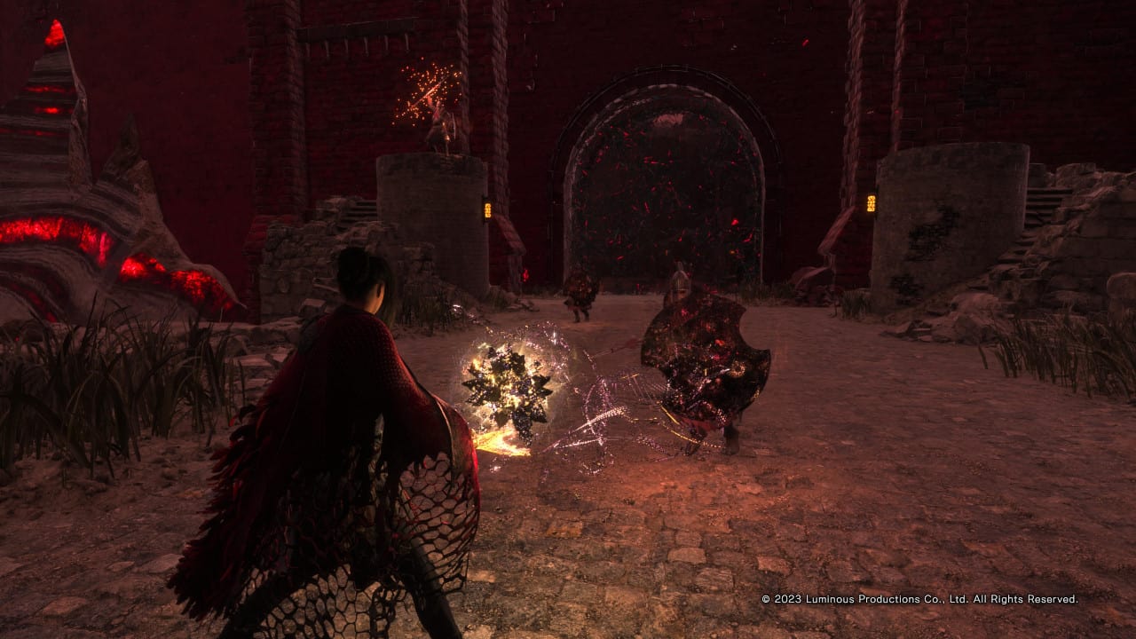 Forspoken - Combat | The Outerhaven Fray charges her shatter spell as she confronts Silas' knights.