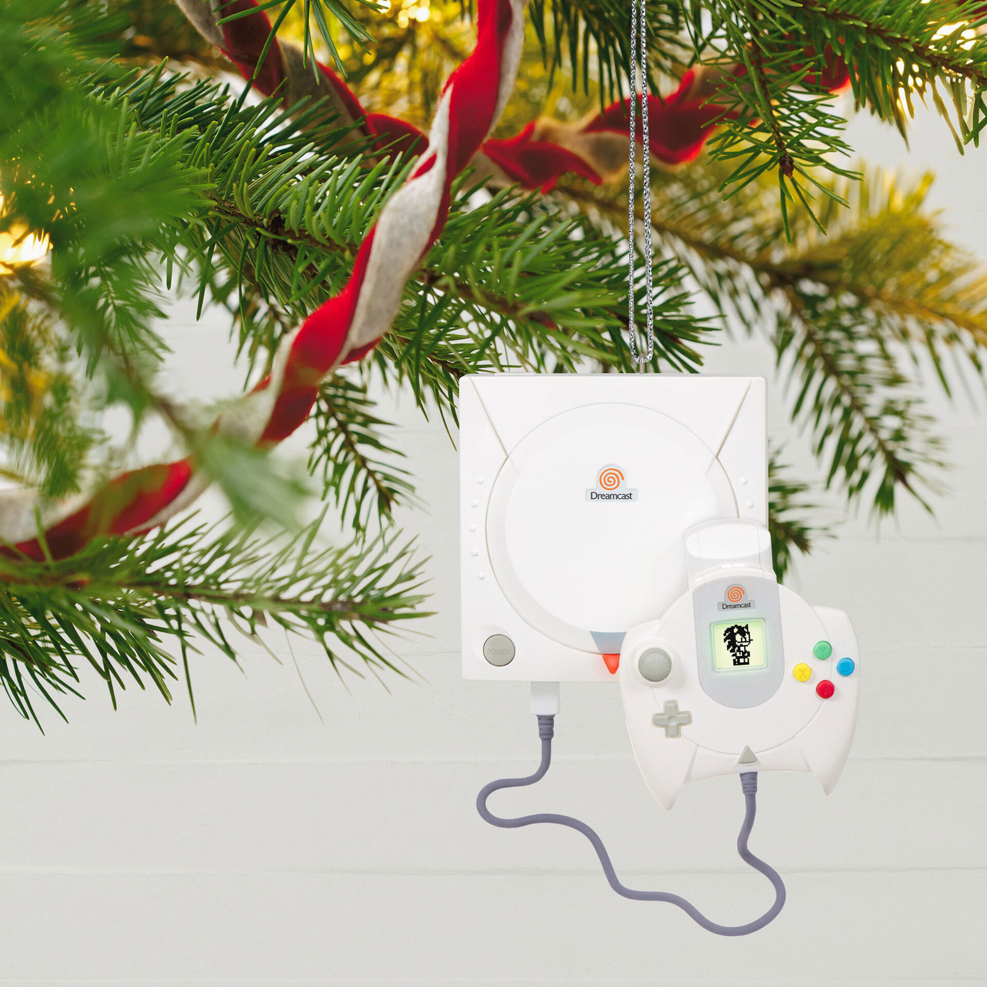 SEGA-Dreamcast-Console-Keepsake-Ornament_2299QXI7457_02 | The Outerhaven