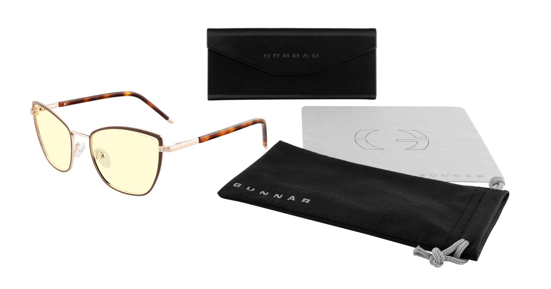 Erika Lenses Overview | The Outerhaven Erika from the Kista Collection. It shows the glasses, the case and the cloth the glasses come with.