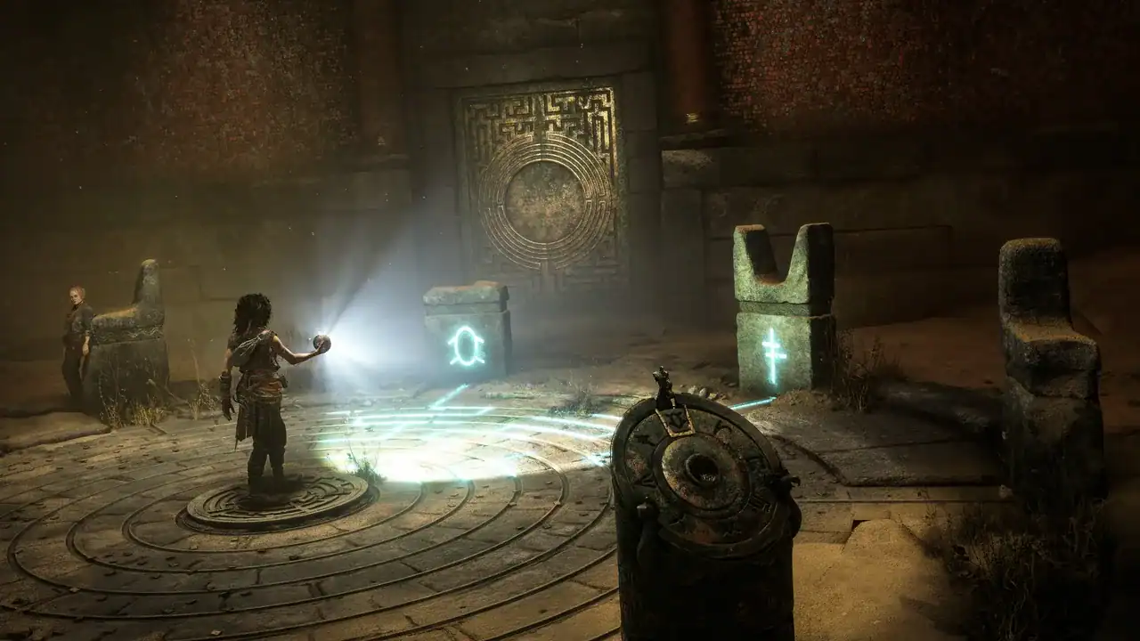 Resonance-A-Plague-Tale-Legacy-screenshot02 | The Outerhaven Character in ancient ruins stands on a circular stone platform, wielding a bright glowing orb amid glowing runes and a large ornate door in the background.