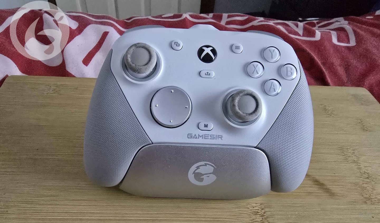 Gamesir-G7-Pro-On-Charging-Dock | The Outerhaven Gamesir-G7-Pro-On-Charging-Dock