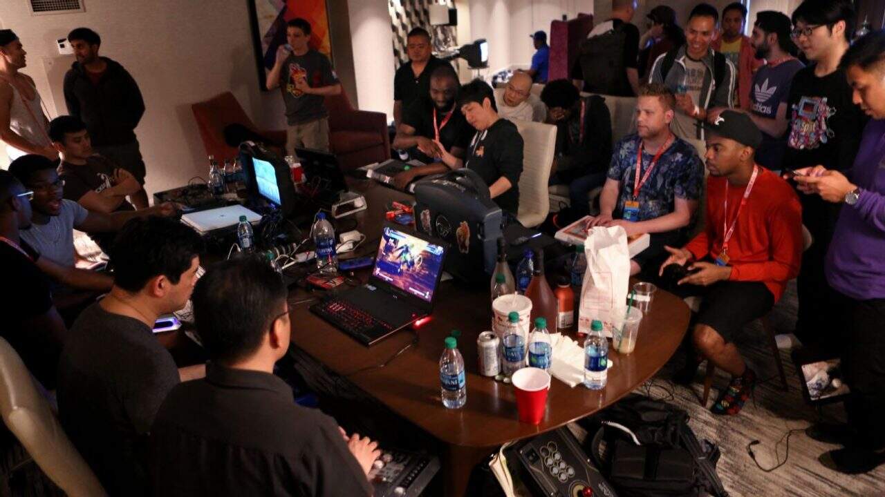 MKLK-Generational-Skill-Gap-FGC | The Outerhaven Mortal Kombat and the FGC claims that the Fighting Game Community isn't going to keep playing Mortal Kombat are unfounded