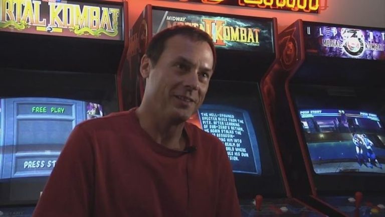 dan-forden-in-front-of-mortal-kombat-arcade-machines